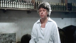 Карла Романелли обнаженная, сексуальная сцена из фильма «Чувственная медсестра» (1975)