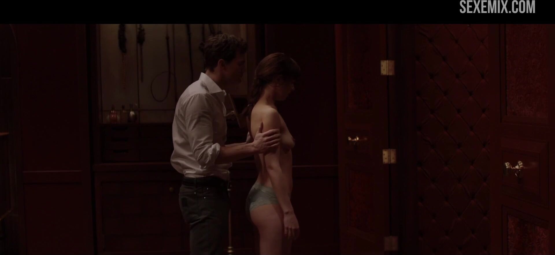 Dakota Johnson BDSM odasında sikişiyor, Grinin Elli Tonu filmindeki sahne